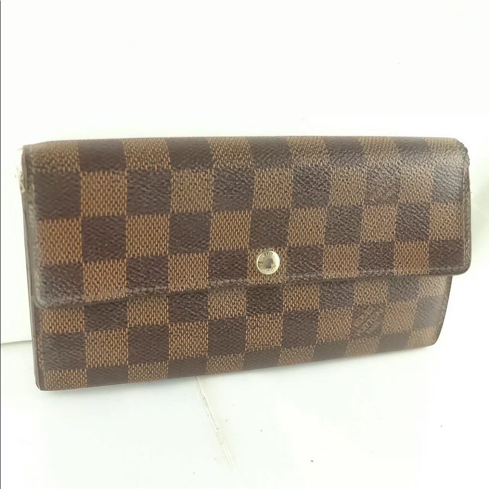 Authentic Louis Vuitton Sarah long wallet